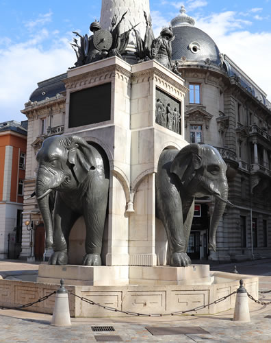 Capitis situé proche de la place des elephants chambery